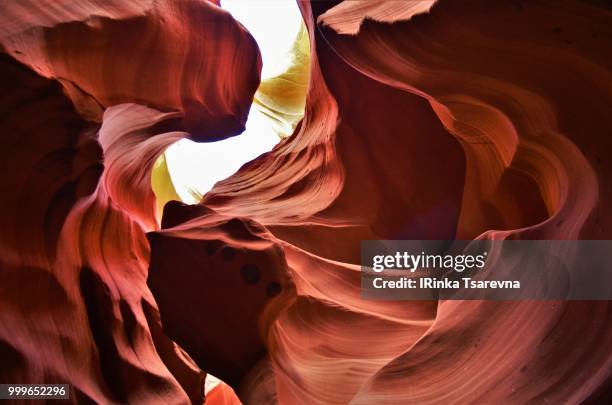 lower antelope canyon - lower antelope photos et images de collection