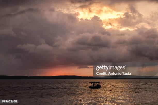 atardecer - atardecer stockfoto's en -beelden