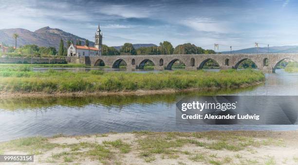 ponte de lima, camino de santiago, portugal - ponte 個照片及圖片檔