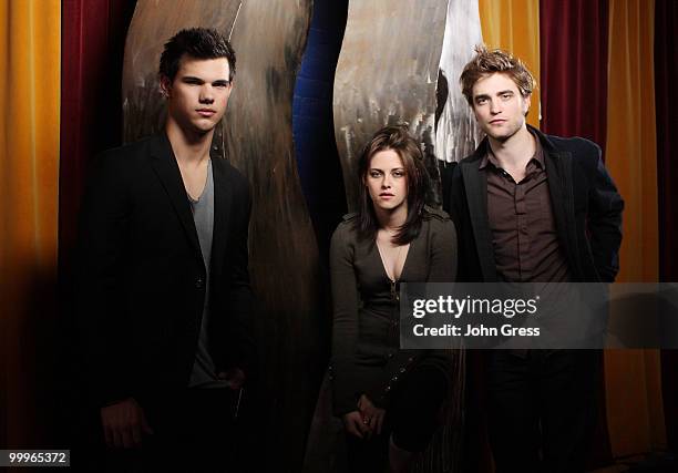 Actors Taylor Lautner, Kristen Stewart and Robert Pattinson pose for a private photo shoot at Marche on May 5, 2010 in Chicago, Illinois.