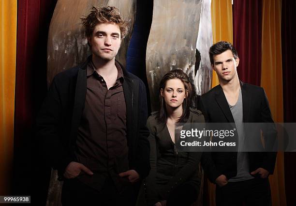 Actors Robert Pattinson, Kristen Stewart and Taylor Lautner pose for a private photo shoot at Marche on May 5, 2010 in Chicago, Illinois.