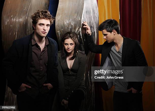 Actors Robert Pattinson, Kristen Stewart and Taylor Lautner pose for a private photo shoot at Marche on May 5, 2010 in Chicago, Illinois.