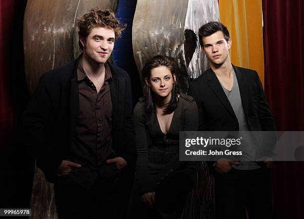 Actors Robert Pattinson, Kristen Stewart and Taylor Lautner pose for a private photo shoot at Marche on May 5, 2010 in Chicago, Illinois.