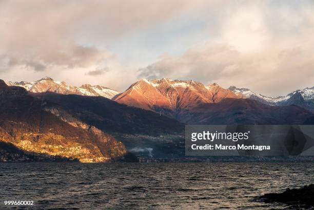 dawn on lake como - montagna stock pictures, royalty-free photos & images