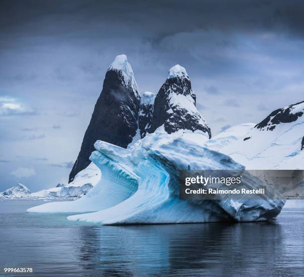 twin peaks, lemaire channel - 4218 - southern atlantic islands stock pictures, royalty-free photos & images