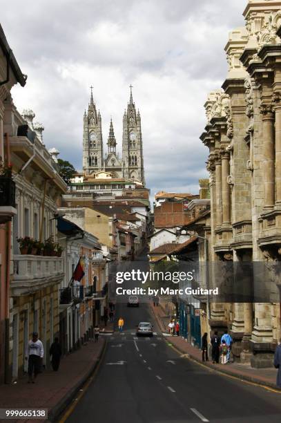 city street on a steep hill with basilica del voto nacional cathedral rising in the background, quito, ecuador - pichincha bildbanksfoton och bilder