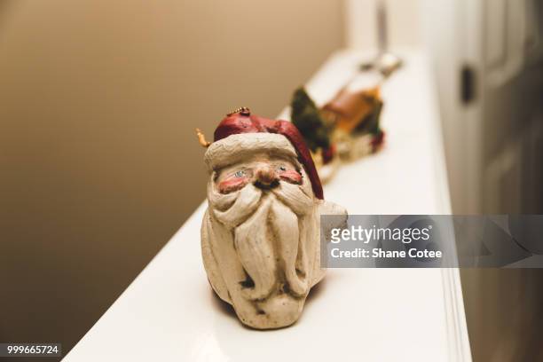 christmas ornaments and mini liquor on white ledge - liquor stockfoto's en -beelden