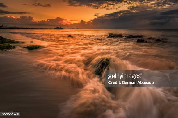 wave vs rock. - abogado stock pictures, royalty-free photos & images