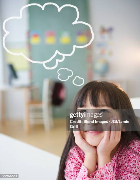 chinese girl with thought bubble in classroom - blend stockfoto's en -beelden
