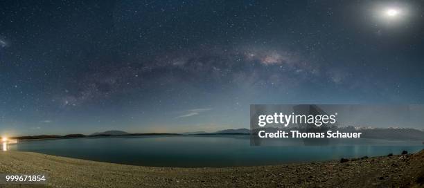 milky way, lake pukaki, canterbury, new zealand - lake pukaki stock pictures, royalty-free photos & images