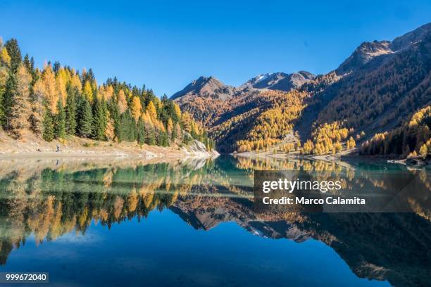 lago giovaretto 15 ottobre 2017.jpg - calamita fotografías e imágenes de stock