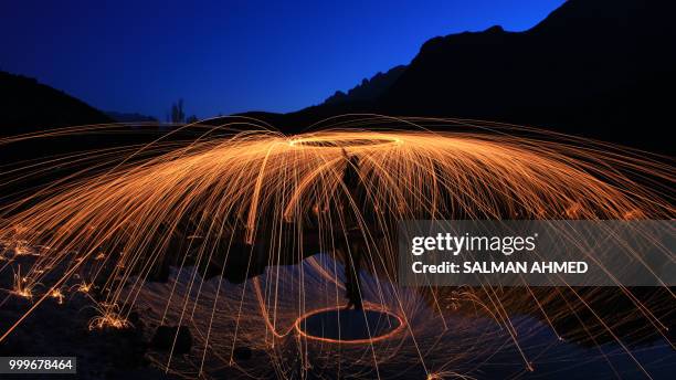 steelwool - senior political hamas leader ismail haniya visits the family of sheikh ahmed yassin stockfoto's en -beelden