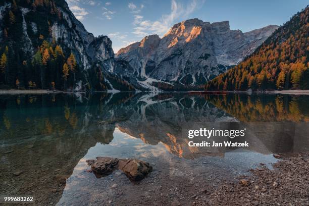 lago di braies - lago 個照片及圖片檔