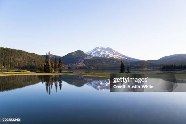 sparks lake, bend oregon - sparks lake stock pictures, royalty-free photos & images