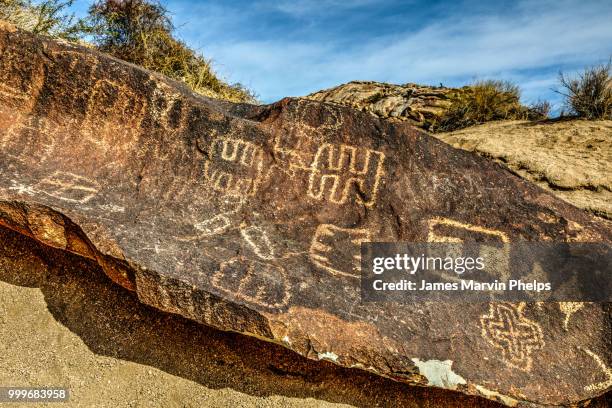 grapevine canyon petroglyphs - grapevine foto e immagini stock