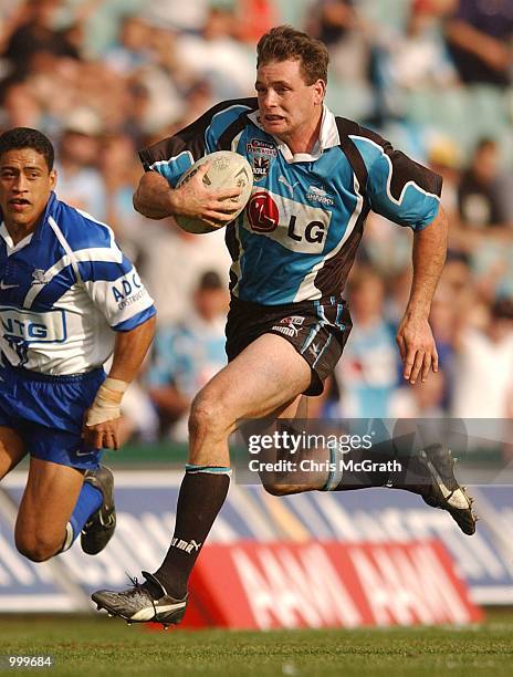 Luke Stuart of the Sharks in action during the NRL second semi final match between the Bulldogs and the Cronulla Sharks held at the Sydney Football...