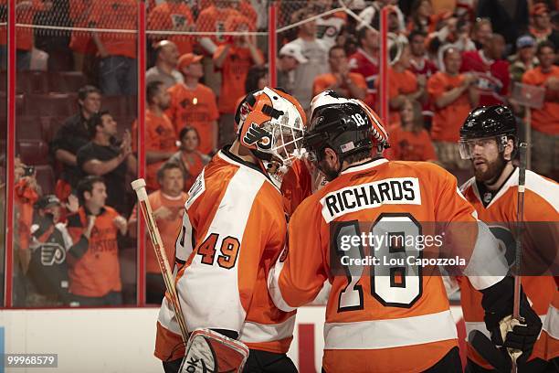 Philadelphia Flyers goalie Michael Leighton victorious with Mike Richards during Game 1 vs Montreal Canadiens. Philadelphia, PA 5/16/2010 CREDIT: Lou...