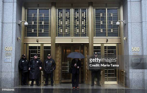 Police keep watch outside the Daniel Patrick Moynihan U.S. Courthouse in lower Manhattan May 18, 2010 in New York City. Pakistani-born U.S. Citizen...