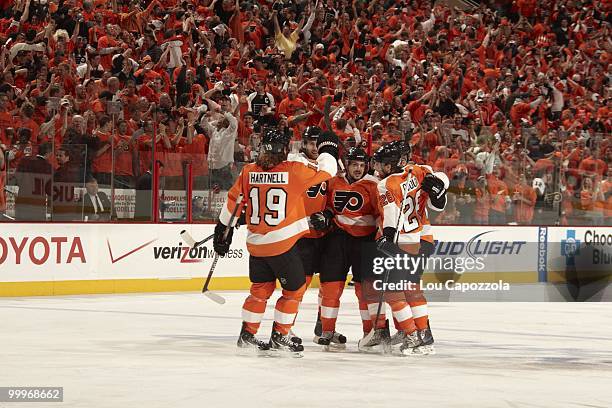 Philadelphia Flyers Daniel Briere victorious with teammates after scoring goal vs Montreal Canadiens. Game 1. Philadelphia, PA 5/16/2010 CREDIT: Lou...