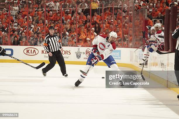 Montreal Canadiens Hal Gill in action, dumping puck vs Philadelphia Flyers. Game 1. Philadelphia, PA 5/16/2010 CREDIT: Lou Capozzola