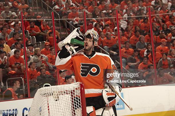 Philadelphia Flyers goalie Michael Leighton during Game 1 vs Montreal Canadiens. Philadelphia, PA 5/16/2010 CREDIT: Lou Capozzola