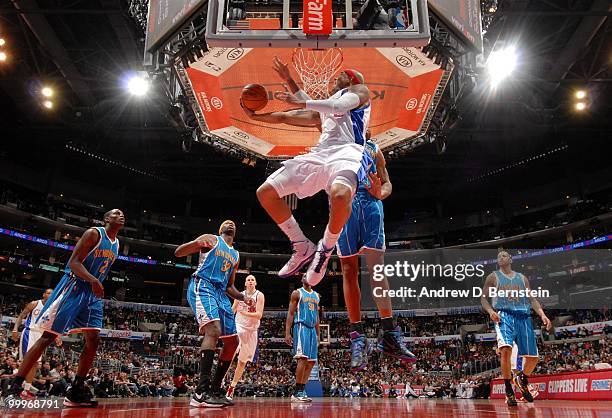 Drew Gooden of the Los Angeles Clippers makes a layup against the New Orleans Hornets during the game at Staples Center on March 15, 2010 in Los...