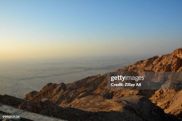 jebel hafeet - nov 2017 - jebel hafeet stockfoto's en -beelden