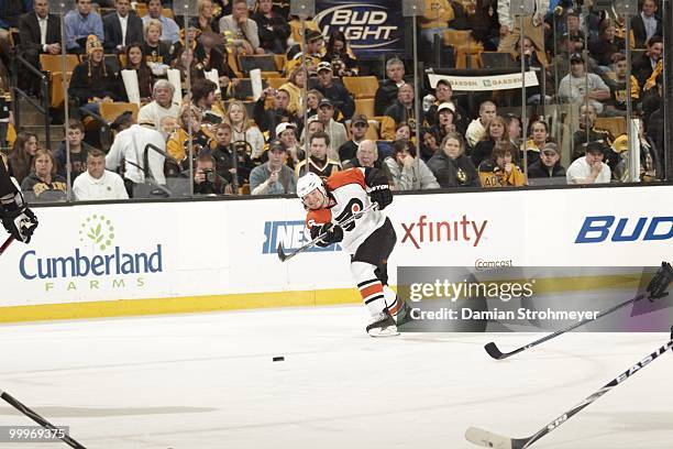Philadelphia Flyers Arron Asham in action, shot vs Boston Bruins. Game 5. Boston, MA 5/10/2010 CREDIT: Damian Strohmeyer
