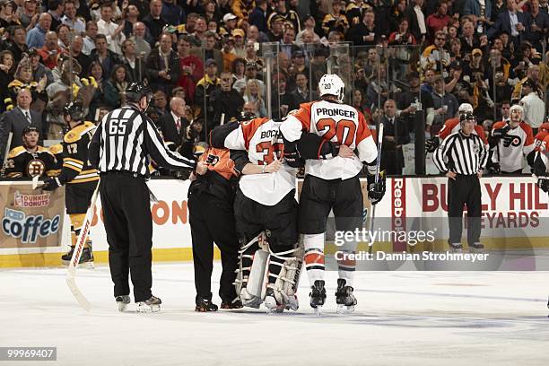 Philadelphia Flyers goalie Brian Boucher during injury vs Boston Bruins. Game 5. Boston, MA 5/10/2010 CREDIT: Damian Strohmeyer