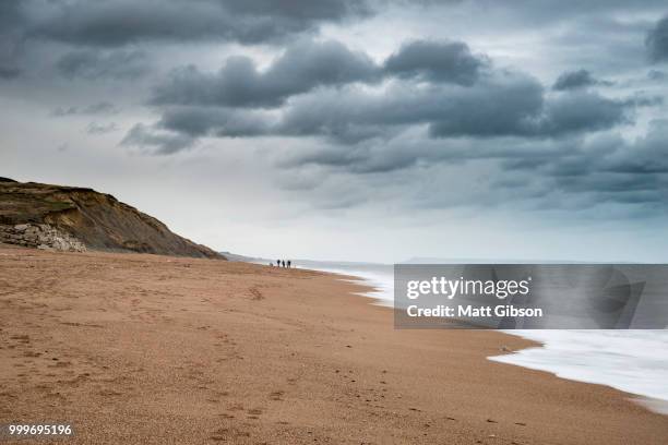 beautiful vibrant sunset landscape image of burton bradstock gol - bourton on the water stock-fotos und bilder