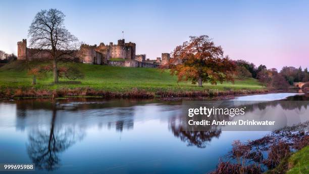 alnwick castle - drinkwater foto e immagini stock