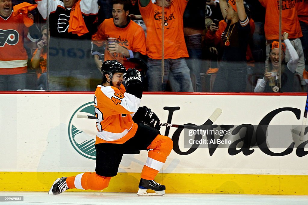 Montreal Canadiens v Philadelphia Flyers - Game Two