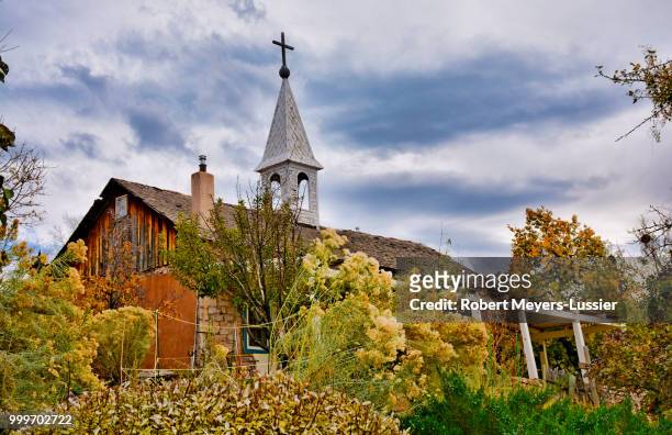 bishop's lodge chapel in autumn - meyers photos et images de collection