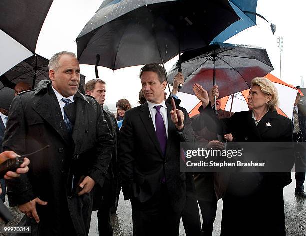 Treasury Secretary Timothy Geithner, center gets a tour of the Port of Tacoma from interim Executive Director John Wolfe and Washington state Gov....