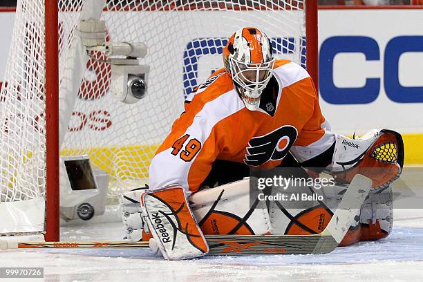 Michael Leighton of the Philadelphia Flyers makes a save against the Montreal Canadiens in Game 2 of the Eastern Conference Finals during the 2010...