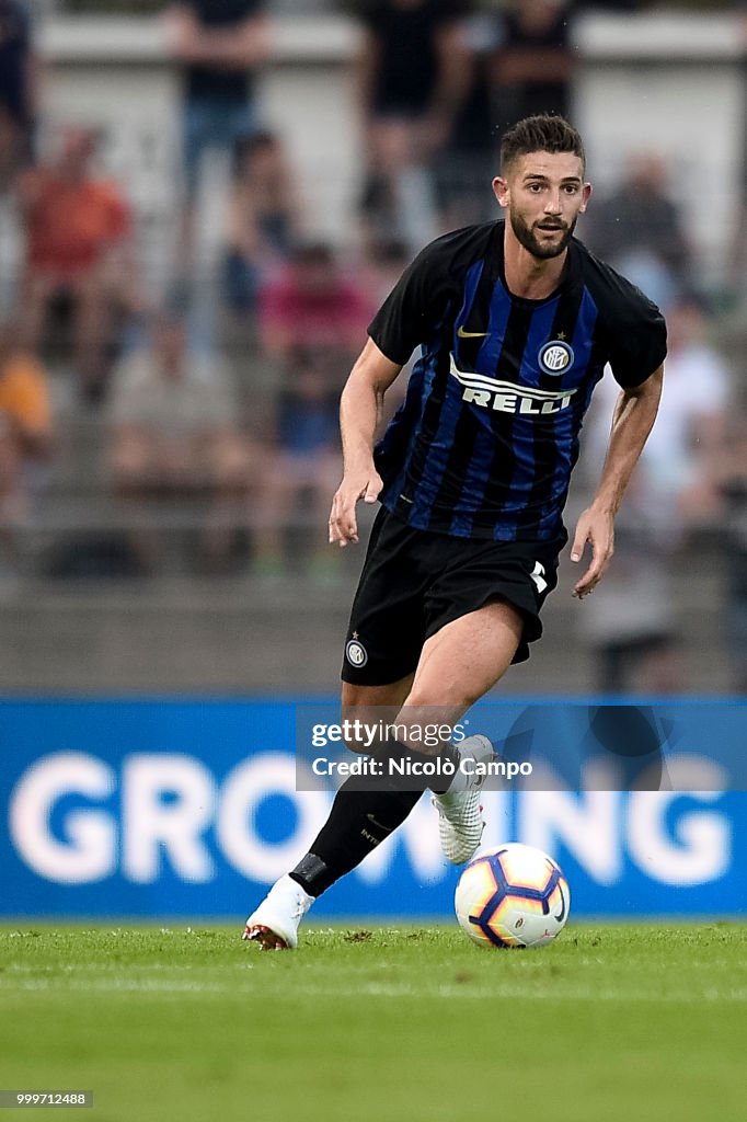 Roberto Gagliardini of FC Internazionale in action during...