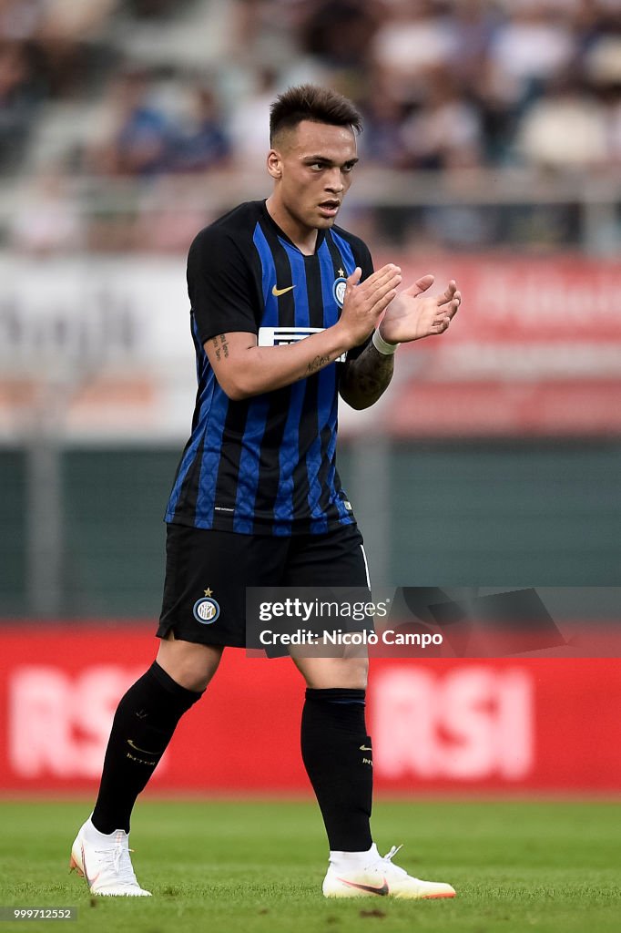 Lautaro Martinez of FC Internazionale gestures during the...