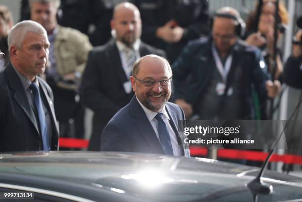 Der Kanzlerkandidat der SPD, Martin Schulz , kommt am in Berlin vor den Fernsehstudios in Adlershof an. Hier findet am Abend das TV-Duell mit...