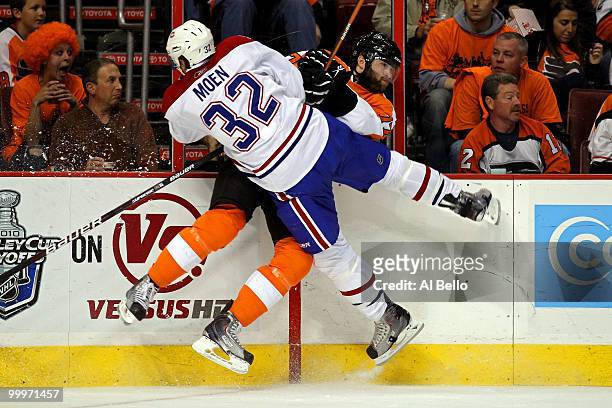 Travis Moen of the Montreal Canadiens collides with Ryan Parent of the Philadelphia Flyers in Game 2 of the Eastern Conference Finals during the 2010...