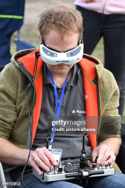 Drone pilot at the "Dronemasters Dronathon" steers his multicopter drone in Berlin, Germany, 3 September 2017. Photo: Maurizio Gambarini/dpa