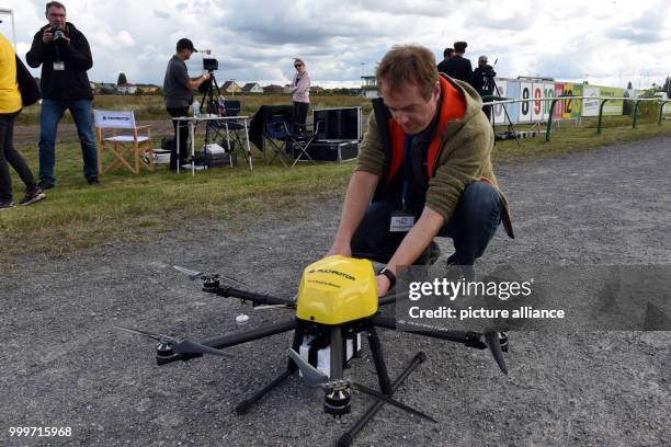 Drone pilot at the "Dronemasters Dronathon" prepares his multicopter drone in Berlin, Germany, 3 September 2017. Photo: Maurizio Gambarini/dpa