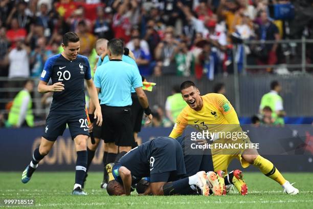 France's goalkeeper Alphonse Areola , France's forward Florian Thauvin and teammates celebrate after winning the Russia 2018 World Cup final football...