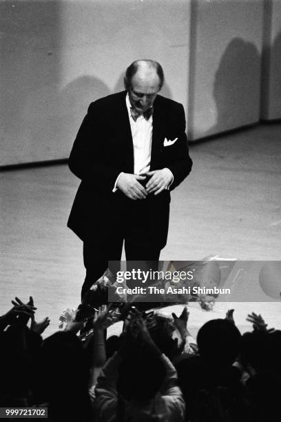 Pianist Vladimir Horowitz performs at the Showa Women's University Hitomi Memorial Hall on June 21, 1986 in Tokyo, Japan.