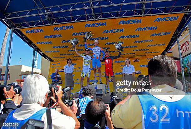 Michael Rogers of Australia and riding for HTC-Columbia in secondf place, David Zabriskie of the USA and riding for Garmin-Transitions in first place...