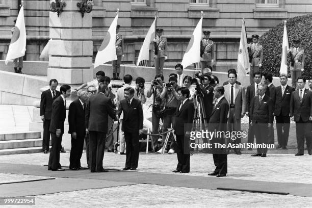 Argentina President Raul Alfonsin introduced Crown Prince Akihito by Emperor Hirohito during the welcome ceremony at the Akasaka State Guest House on...