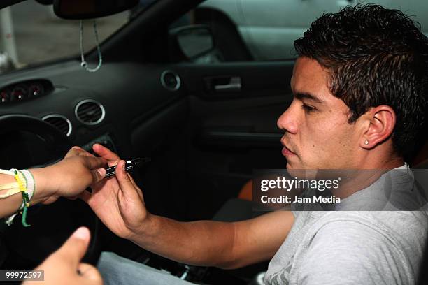 Mexico National Team's player Pablo Barrera signs autographs at High Performance Center of FEMEXFUT prior to their European tour on May 18, 2010 in...