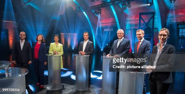 The hosts (Christian Nitsche and Sonia Seymour Mikich are standing on stage with the top-candidates of the smaller German political parties Sarah...