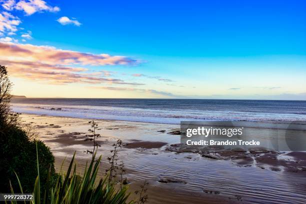 moeraki beach - moeraki stock pictures, royalty-free photos & images