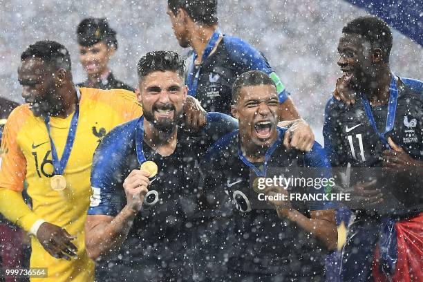 France's goalkeeper Steve Mandanda, France's forward Olivier Giroud, France's forward Kylian Mbappe and France's forward Ousmane Dembele celebrate...