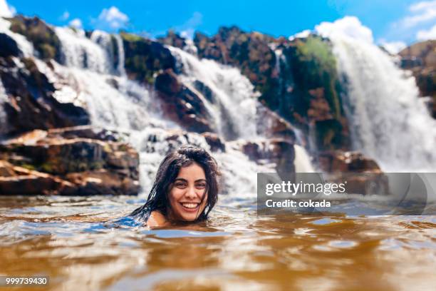 young woman enjoying the cascade of leathers, chapada dos veadeiros - goias stock pictures, royalty-free photos & images